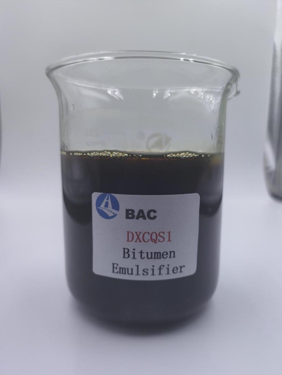 Emulsifying agent for CQS emulsion bitumen for mic